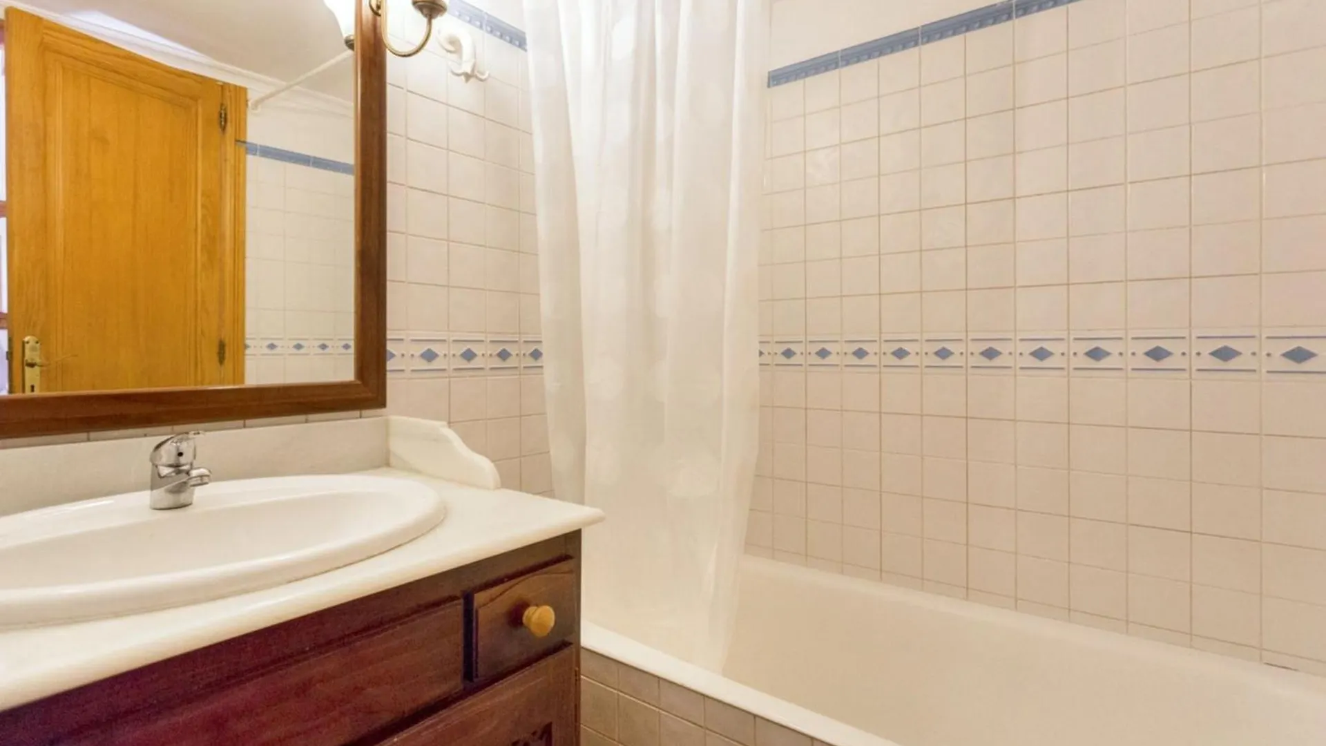 Spacious Apartment In Pollenca With Shared Pool