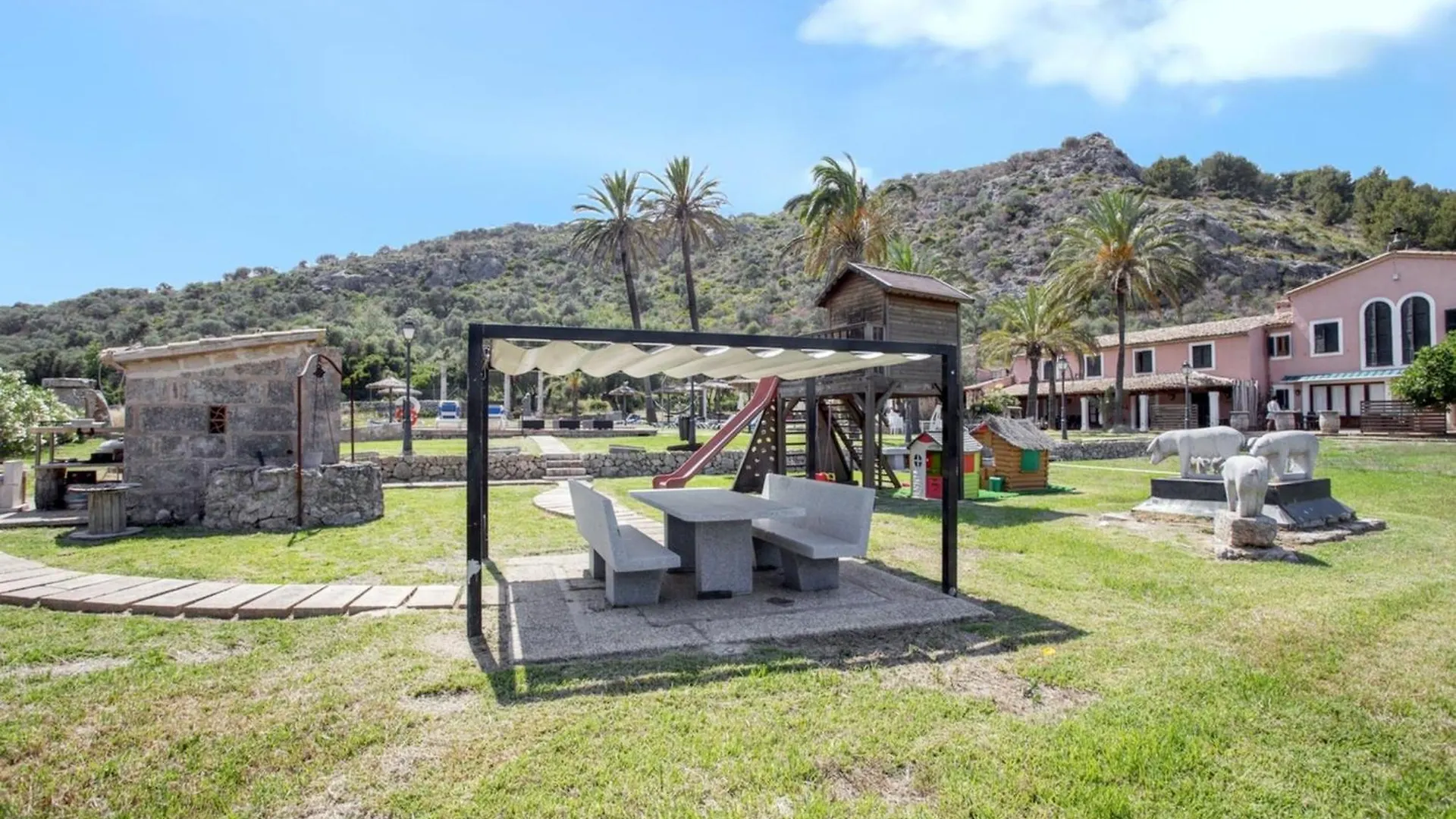 Spacious Apartment In Pollenca With Shared Pool