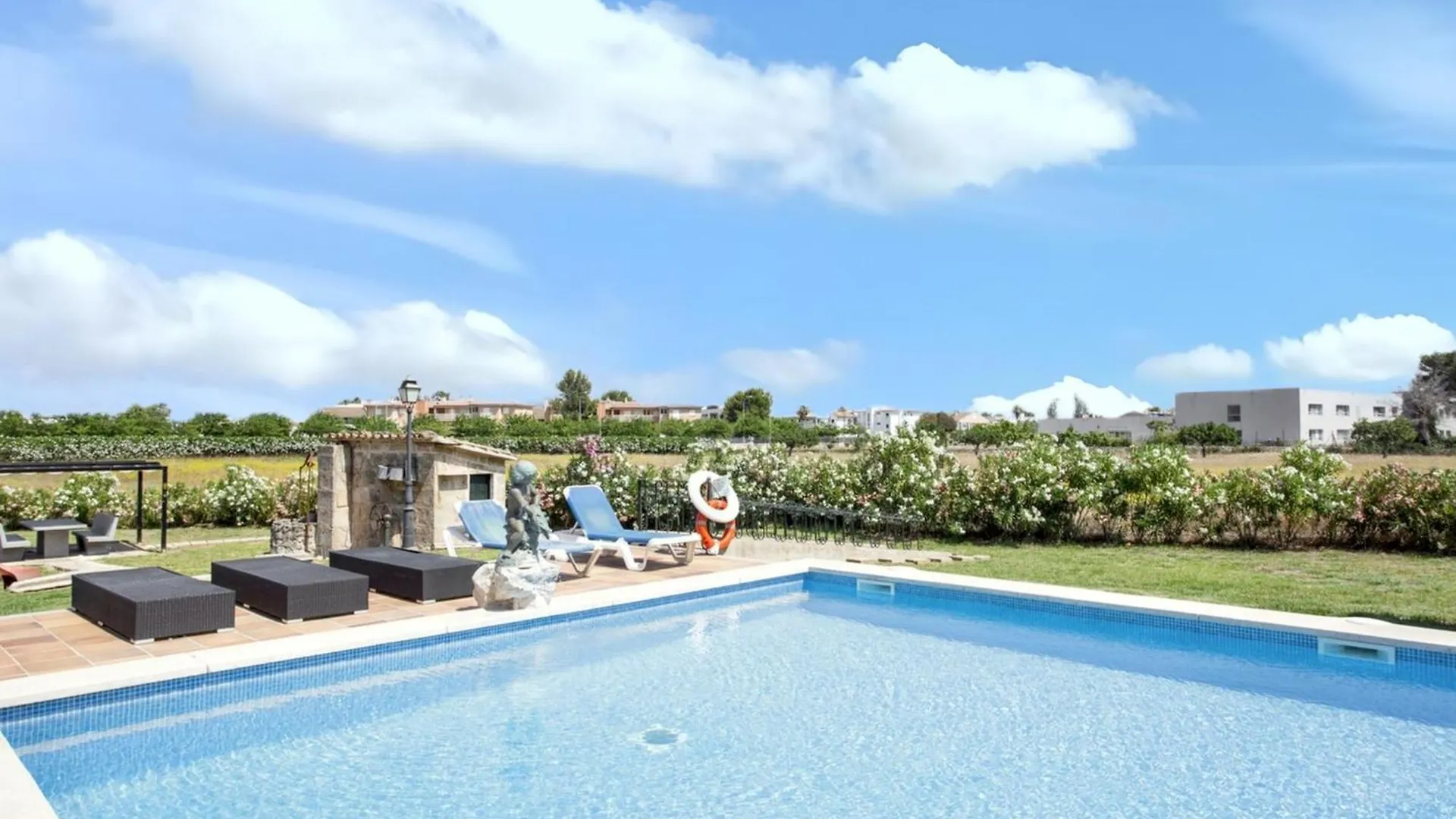 Spacious Apartment In Pollenca With Shared Pool