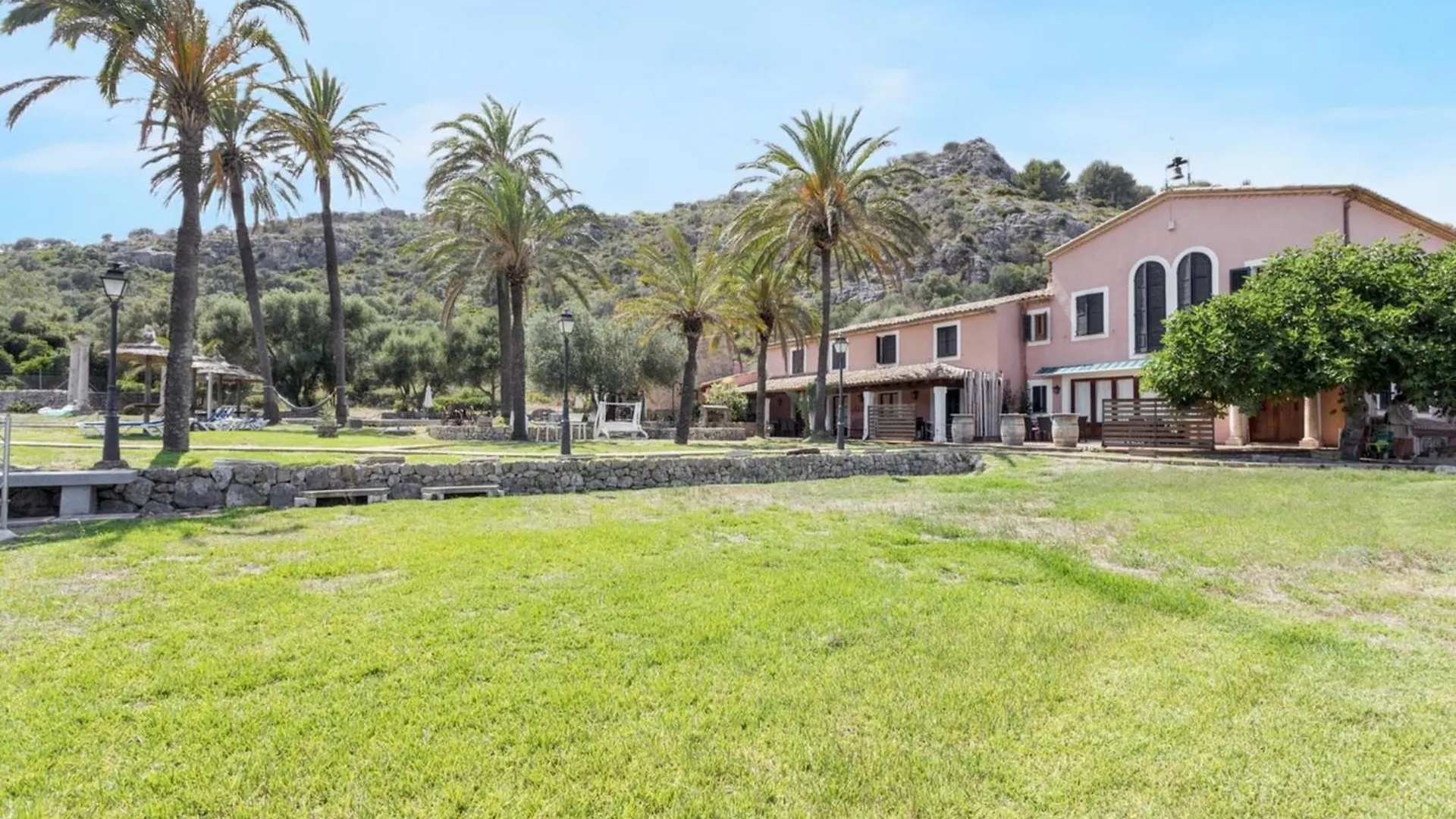 Spacious Apartment In Pollenca With Shared Pool